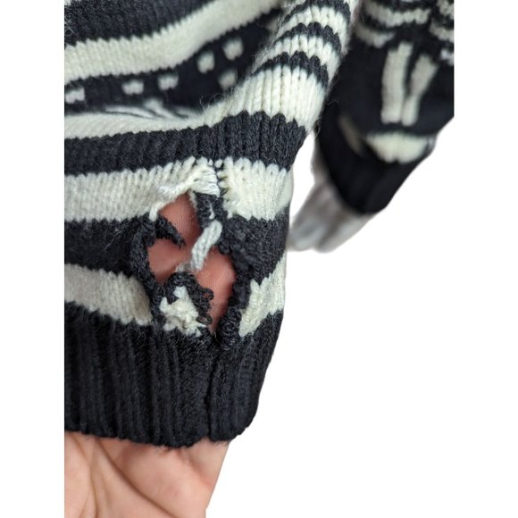 Express Black & White Snowflake Waterfall Cardigan Merino Wool Blend sz M - Picture 5 of 9